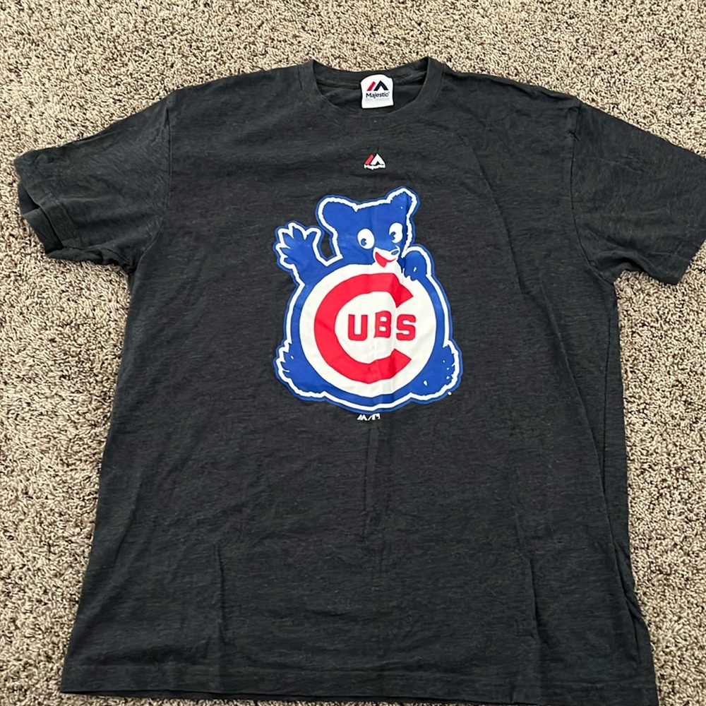 Majestic Chicago Cubs T shirt size L.